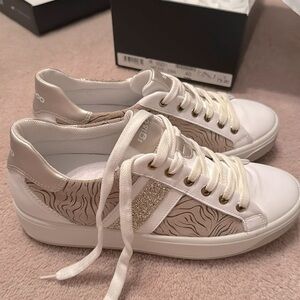 New Women's Igi & Co Sneakers size 9.5